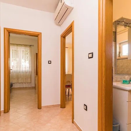 Jere-2 By Interhome * Pula